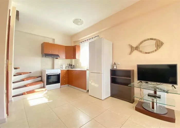 Pine 2 Bedrooms 50 Meters To The Ferienhaus Kalyves Polygyrou